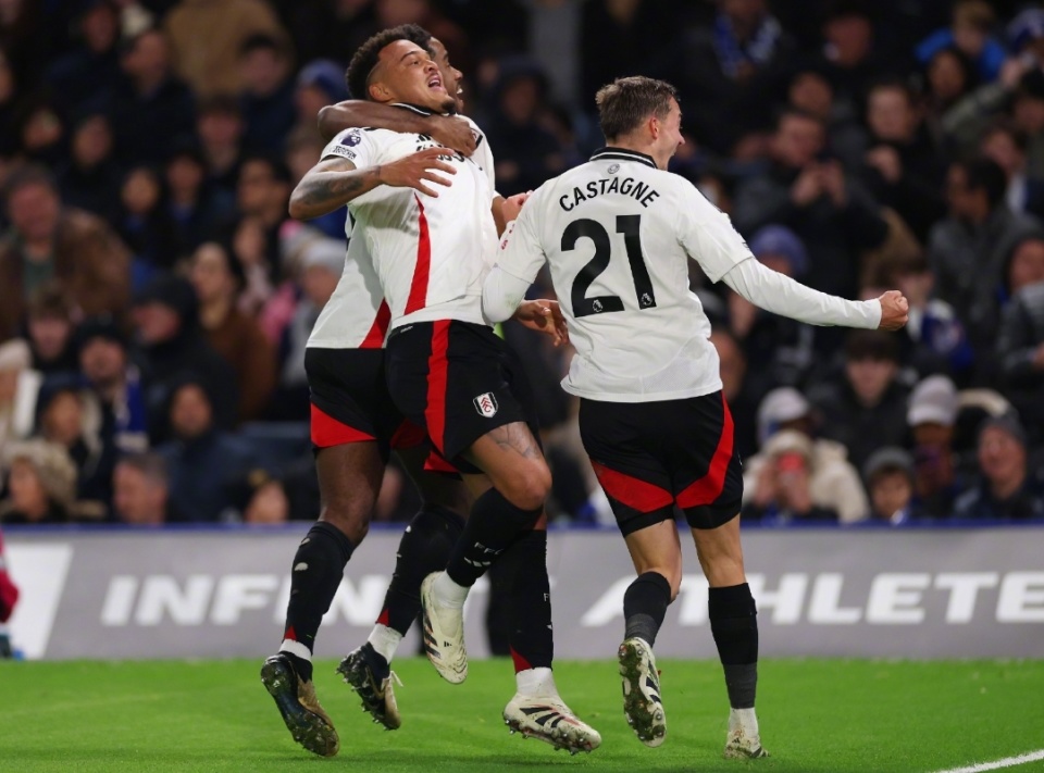 女员工下班后在《闪电十一人》中捏“野兽先辈”角色